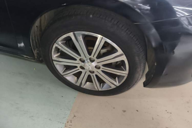 Used Peugeot 408 2015 1.2T Automatic Luxury Edition Right Front Wheel Hub