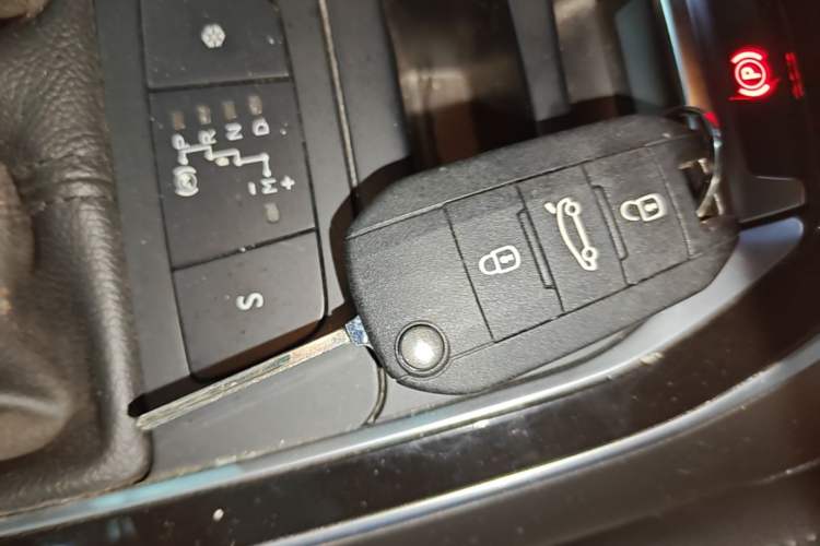 Used Peugeot 408 2015 1.2T Automatic Luxury Edition Vehicle Key