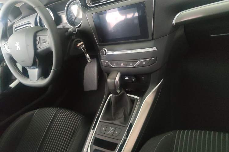 Used Peugeot 408 2015 1.2T Automatic Luxury Edition Audio And AC Panel