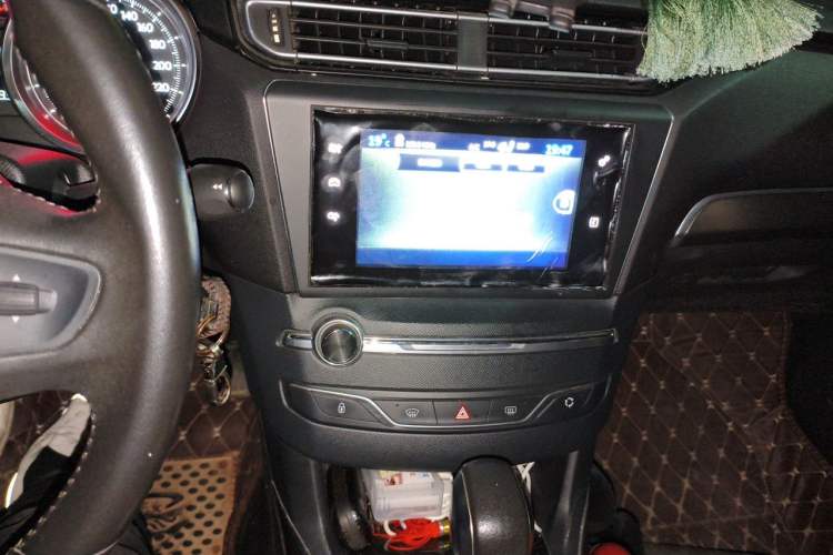 Used Peugeot 408 2015 1.2T Automatic Luxury Edition Audio And AC Panel