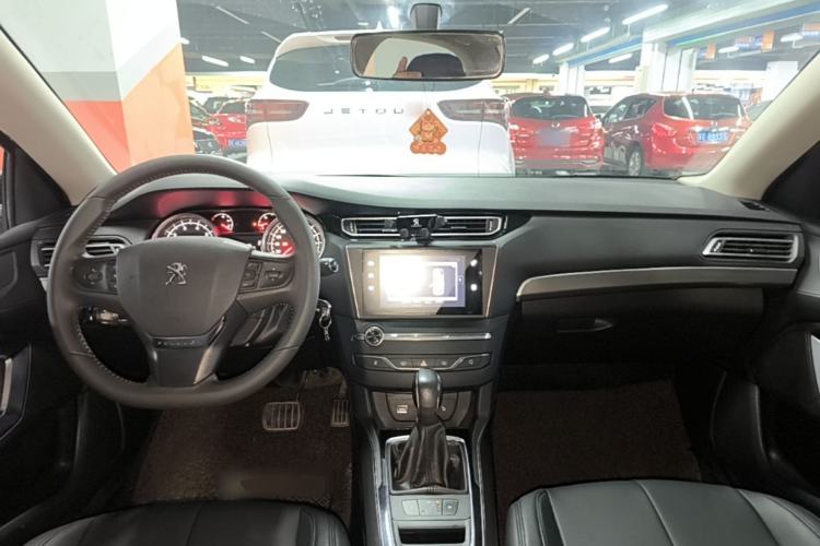 Used Peugeot 408 2015 1.2T Automatic Luxury Edition Center Console
