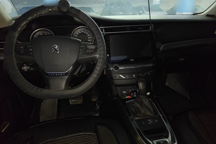Used Peugeot 408 2015 1.2T Automatic Luxury Edition Center Console