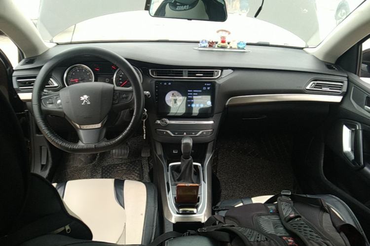 Used Peugeot 408 2015 1.2T Automatic Luxury Edition Center Console