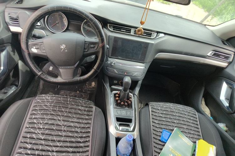 Used Peugeot 408 2015 1.2T Automatic Luxury Edition Center Console