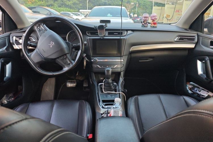 Used Peugeot 408 2015 1.2T Automatic Luxury Edition Center Console