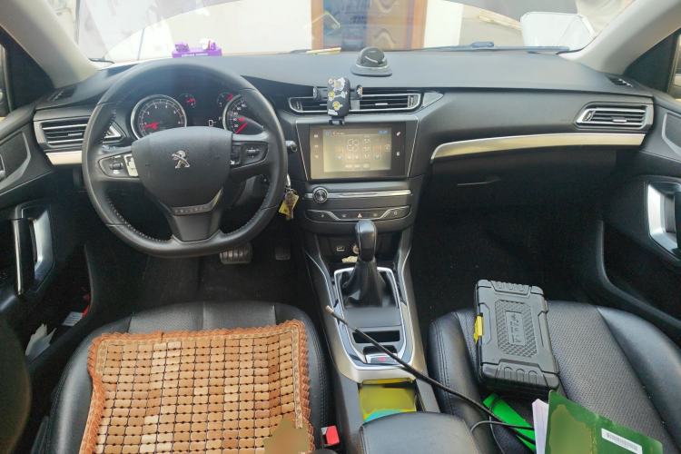 Used Peugeot 408 2015 1.2T Automatic Luxury Edition Center Console