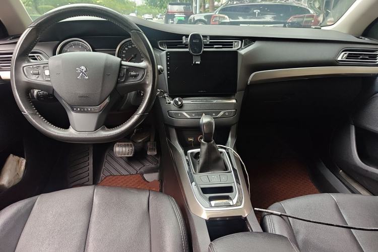 Used Peugeot 408 2015 1.2T Automatic Luxury Edition Center Console