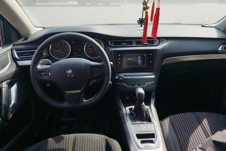 Used Peugeot 408 2015 1.2T Automatic Luxury Edition Center Console