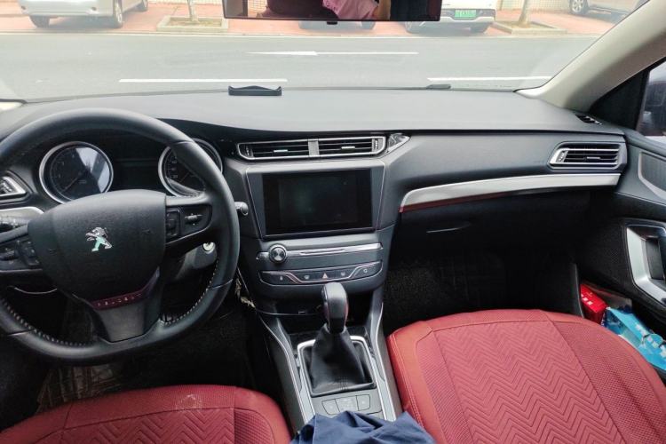 Used Peugeot 408 2015 1.2T Automatic Luxury Edition Center Console