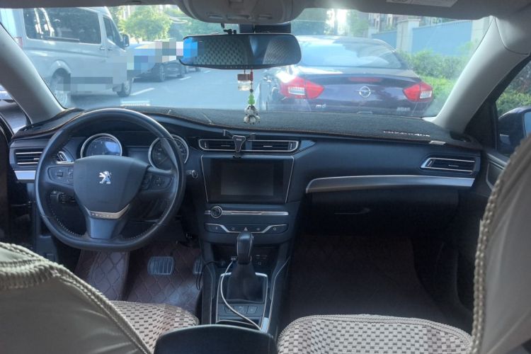 Used Peugeot 408 2015 1.2T Automatic Luxury Edition Center Console