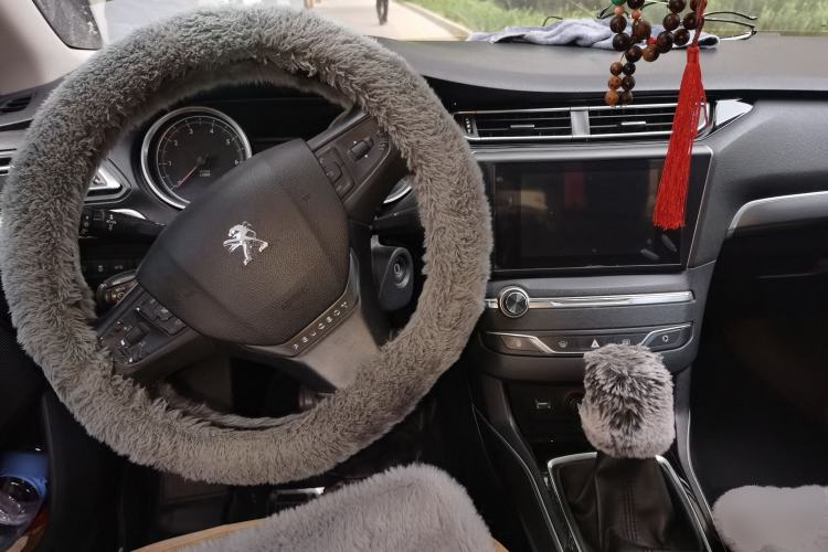 Used Peugeot 408 2015 1.2T Automatic Luxury Edition Center Console
