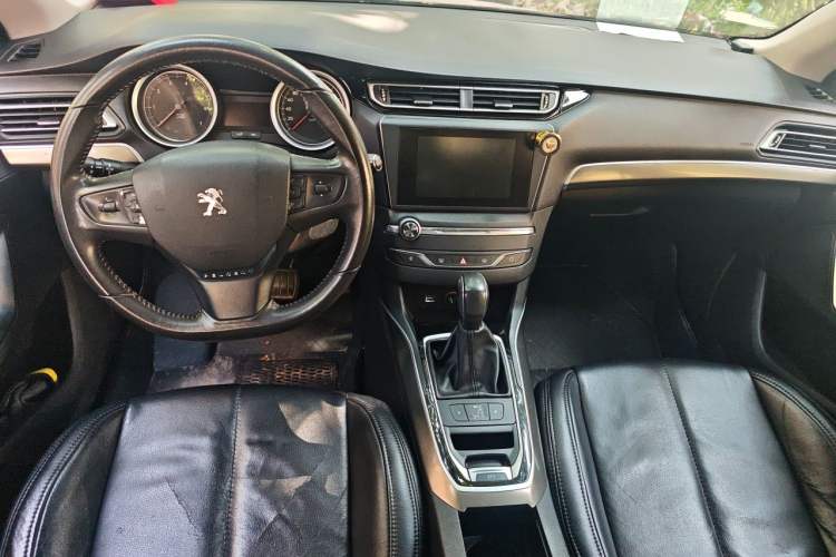 Used Peugeot 408 2015 1.2T Automatic Luxury Edition Center Console