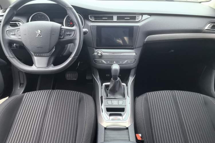 Used Peugeot 408 2015 1.2T Automatic Luxury Edition Center Console