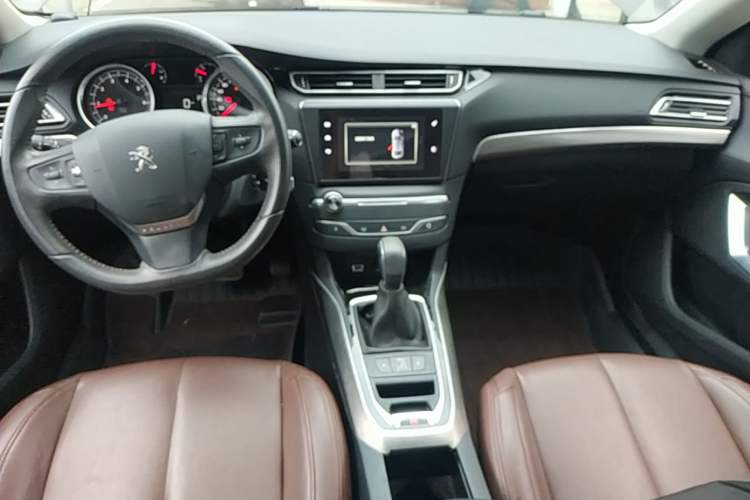 Used Peugeot 408 2015 1.2T Automatic Luxury Edition Center Console