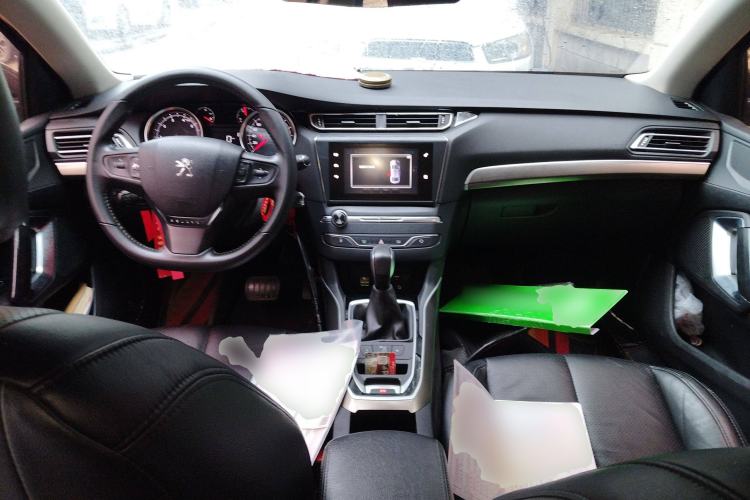 Used Peugeot 408 2015 1.2T Automatic Luxury Edition Center Console
