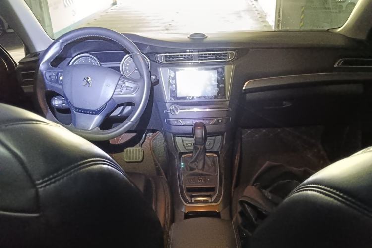 Used Peugeot 408 2015 1.2T Automatic Luxury Edition Center Console