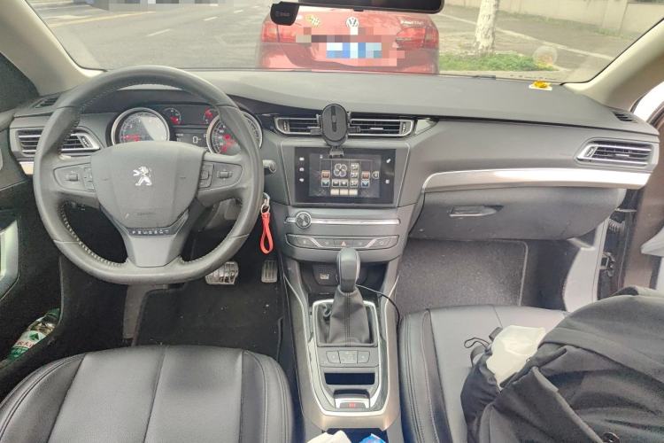 Used Peugeot 408 2015 1.2T Automatic Luxury Edition Center Console