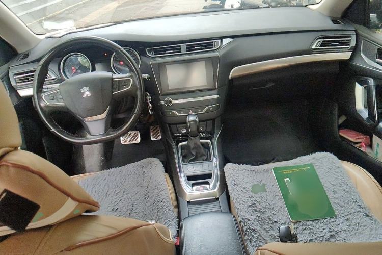 Used Peugeot 408 2015 1.2T Automatic Luxury Edition Center Console
