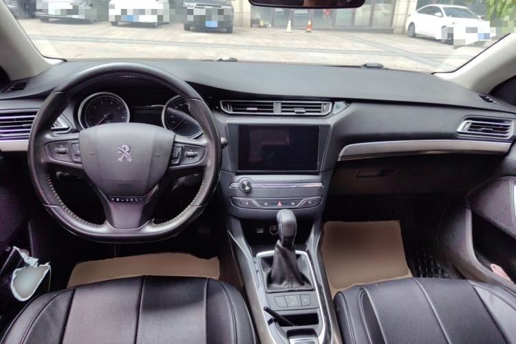 Used Peugeot 408 2015 1.2T Automatic Luxury Edition Center Console