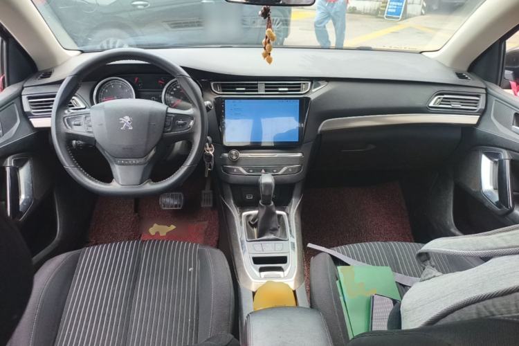 Used Peugeot 408 2015 1.2T Automatic Luxury Edition Center Console