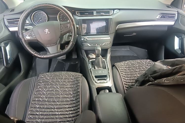 Used Peugeot 408 2015 1.2T Automatic Luxury Edition Center Console