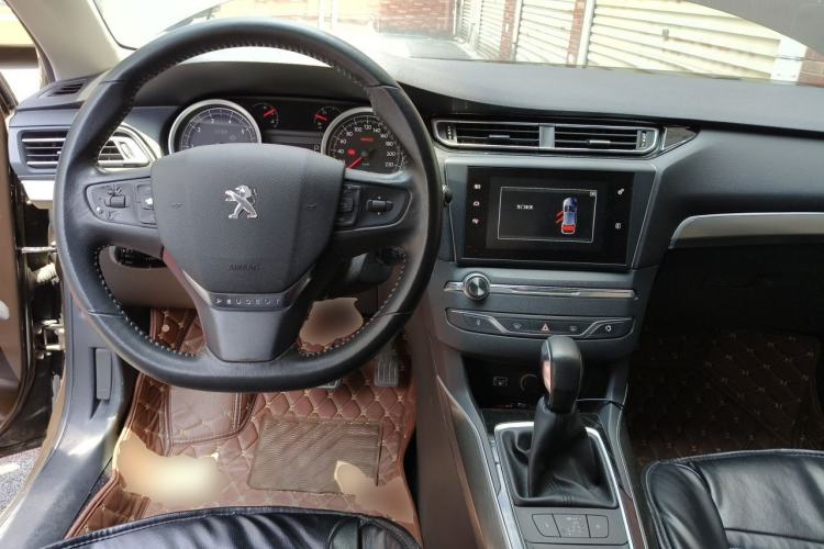 Used Peugeot 408 2015 1.2T Automatic Luxury Edition Center Console