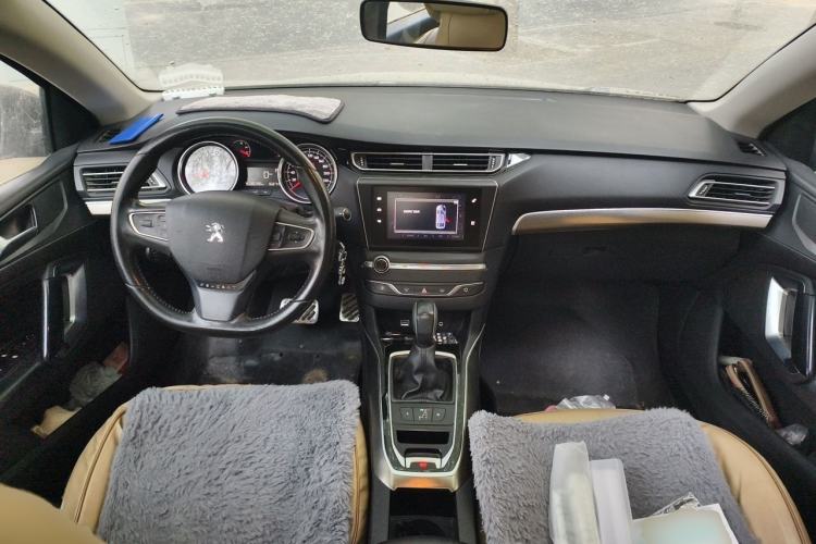 Used Peugeot 408 2015 1.2T Automatic Luxury Edition Center Console