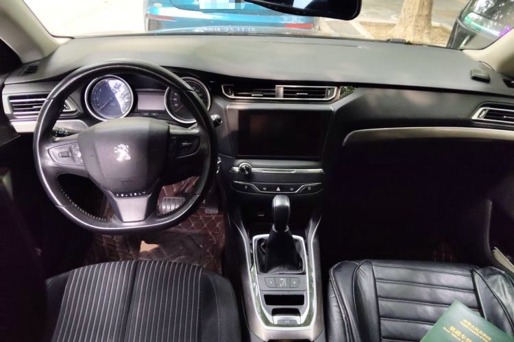 Used Peugeot 408 2015 1.2T Automatic Luxury Edition Center Console