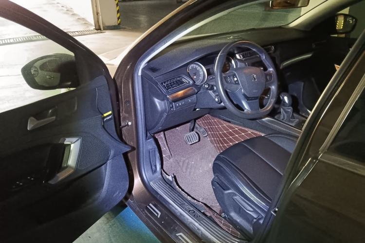 Used Peugeot 408 2015 1.2T Automatic Luxury Edition Driver Seat
