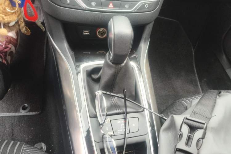 Used Peugeot 408 2015 1.2T Automatic Luxury Edition Gear Lever