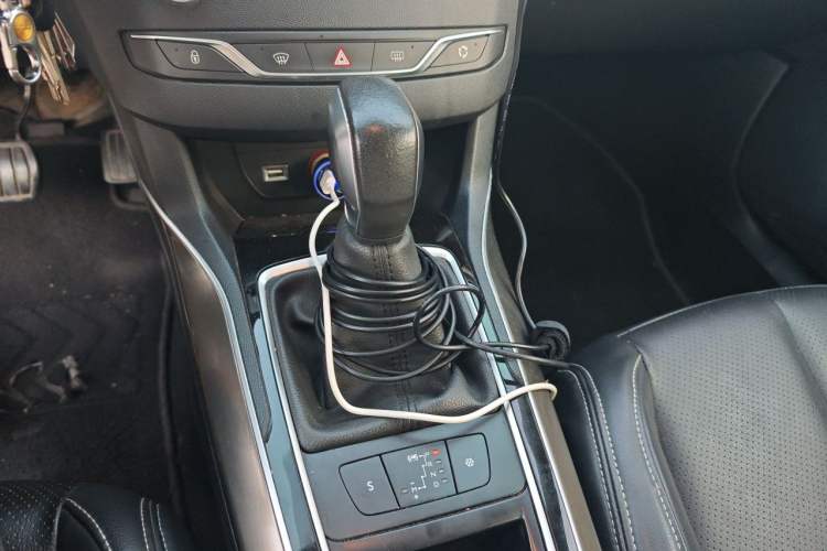 Used Peugeot 408 2015 1.2T Automatic Luxury Edition Gear Lever