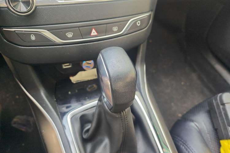 Used Peugeot 408 2015 1.2T Automatic Luxury Edition Gear Lever