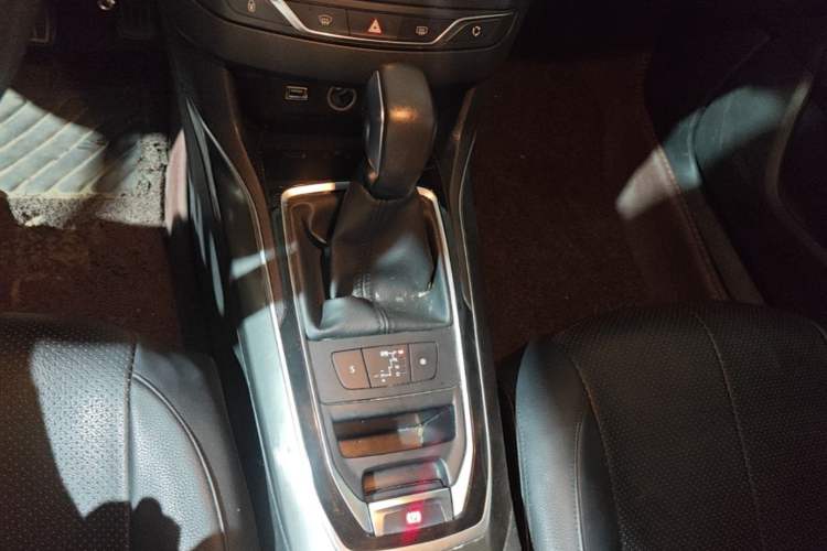 Used Peugeot 408 2015 1.2T Automatic Glory Edition Gear Lever