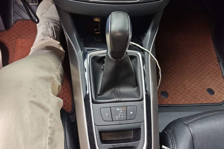 Used Peugeot 408 2015 1.2T Automatic Luxury Edition Gear Lever