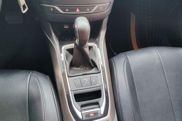 Used Peugeot 408 2015 1.2T Automatic Luxury Edition Gear Lever