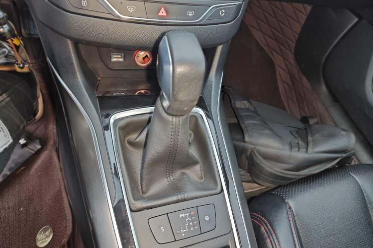 Used Peugeot 408 2015 1.2T Automatic Luxury Edition Gear Lever