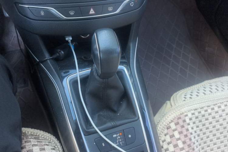 Used Peugeot 408 2015 1.2T Automatic Luxury Edition Gear Lever