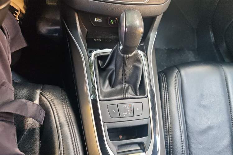 Used Peugeot 408 2015 1.2T Automatic Luxury Edition Gear Lever