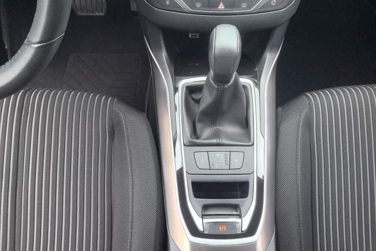 Used Peugeot 408 2015 1.2T Automatic Luxury Edition Gear Lever