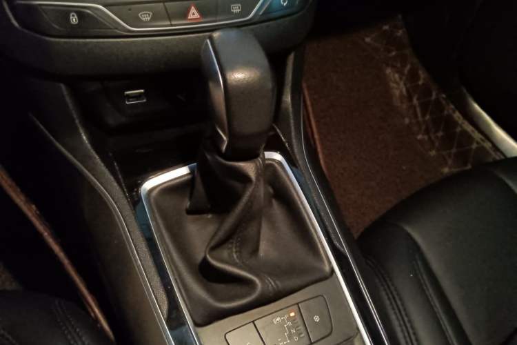 Used Peugeot 408 2015 1.2T Automatic Luxury Edition Gear Lever