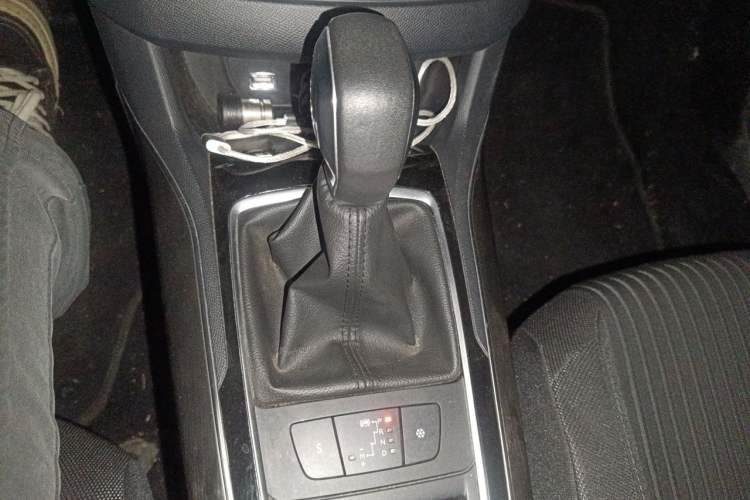 Used Peugeot 408 2015 1.2T Automatic Luxury Edition Gear Lever