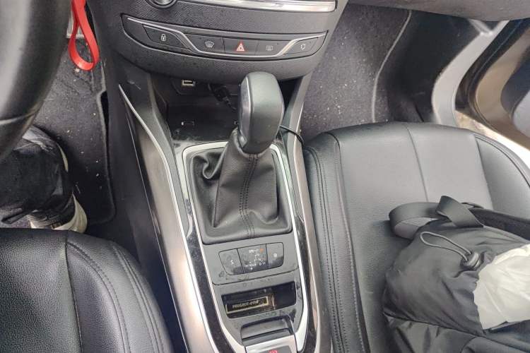 Used Peugeot 408 2015 1.2T Automatic Luxury Edition Gear Lever