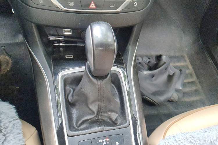 Used Peugeot 408 2015 1.2T Automatic Luxury Edition Gear Lever