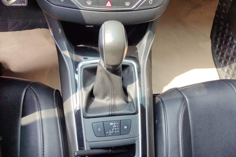 Used Peugeot 408 2015 1.2T Automatic Luxury Edition Gear Lever