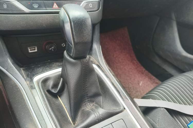 Used Peugeot 408 2015 1.2T Automatic Luxury Edition Gear Lever