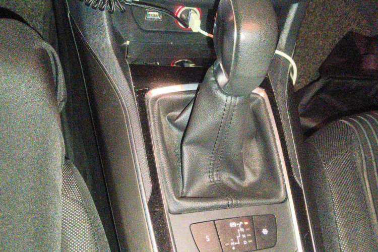 Used Peugeot 408 2015 1.2T Automatic Luxury Edition Gear Lever