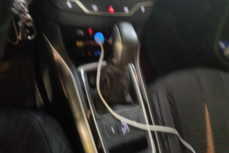 Used Peugeot 408 2015 1.2T Automatic Luxury Edition Gear Lever
