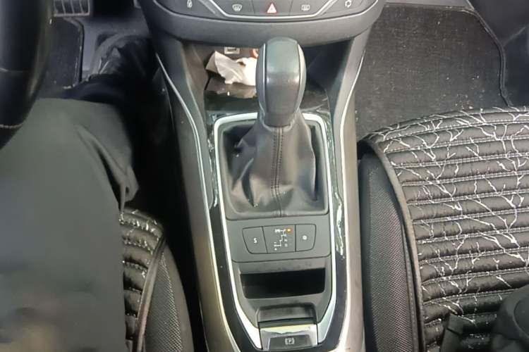 Used Peugeot 408 2015 1.2T Automatic Luxury Edition Gear Lever