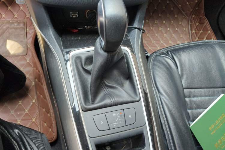Used Peugeot 408 2015 1.2T Automatic Luxury Edition Gear Lever