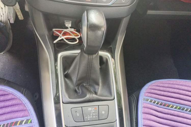 Used Peugeot 408 2015 1.2T Automatic Glory Edition Gear Lever